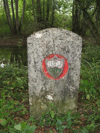 Grenzstein 1824 Waadt Frankreich Waadtländer Wappen Lilie der Restauration