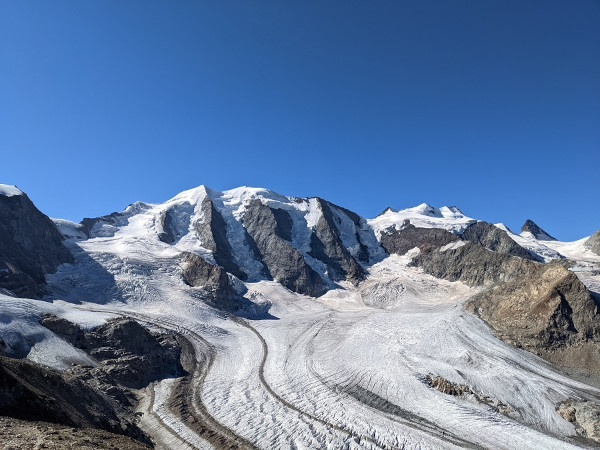 Catena montuosa confine Bella Vista Grigioni Italia